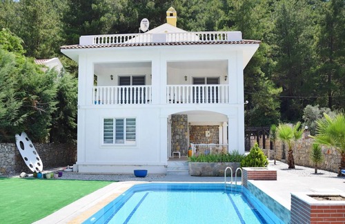 Yesiluzumlu Villa | Villa Xclusive (7 bedroom luxury villa, Sleeps up to 14 guests)