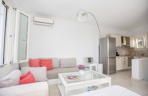 Maragas Villa | Villa Zoe unique sea view, family friendly close to town