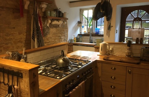 Bourton Other | Village Centre Location Traditional Farm Manor House w Hot Tub