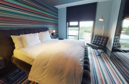 Elstree Hotel | Village Hotel London Watford