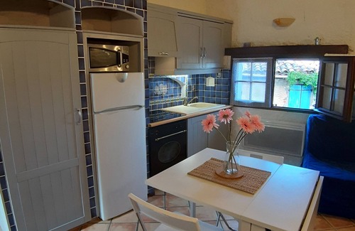 Mallefougasse-Auges Apartment | Village house.