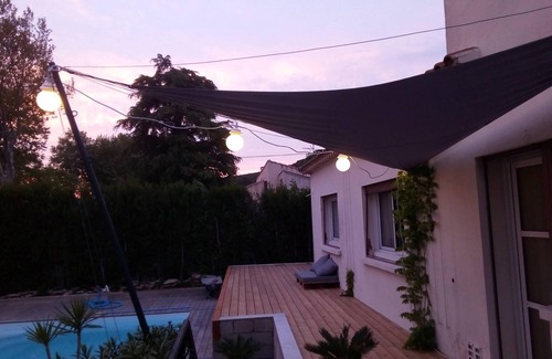 Caveirac House | Village house near Nîmes, swimming pool, treehouse, trampo, Clim, plancha