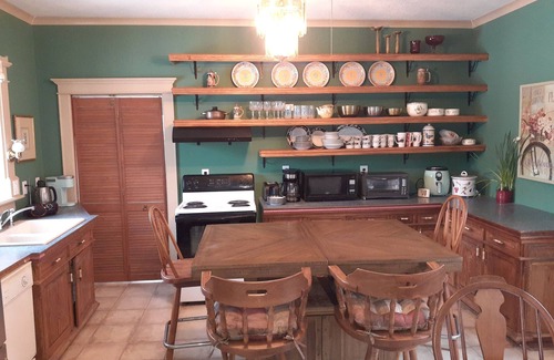 Richmond House | Village House, Sleeps 16, Free Parking, Walk to town, Mid-coast hubn
