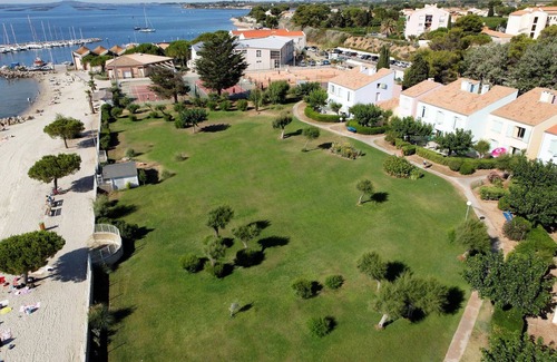 Meze RV Rental | Village Thalassa - Gîte en rez-de-jardin