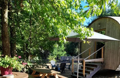 Montilliers House | " village tonneaux de tirpoil "