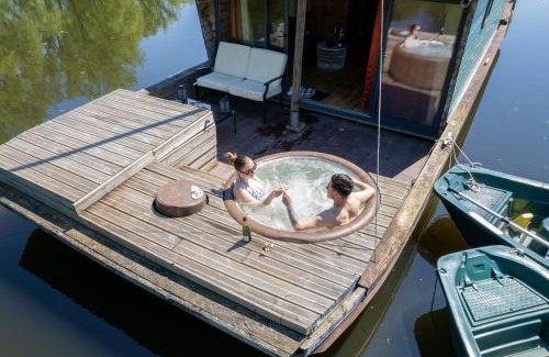 Chassenard Boat Rental | Village Toue du Domaine des Demoiselles