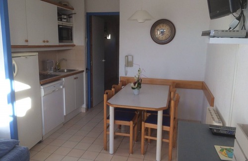 Bourgenay Apartment | Village Vacances 2 bedroom apartment for 6 people Port Bourgenay