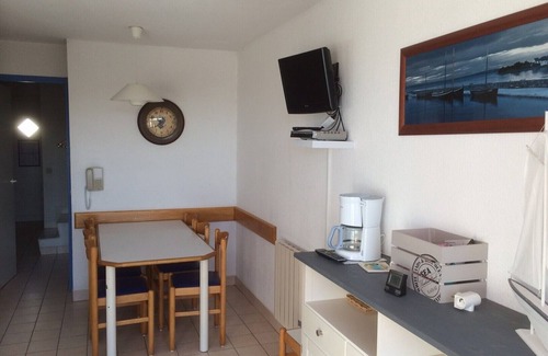 Bourgenay Apartment | Village Vacances 2 bedroom apartment for 6 people Port Bourgenay