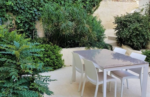Le Somail House | Villagehouse, AC, pool, unoverlooked patio, stores restaurants walking distance