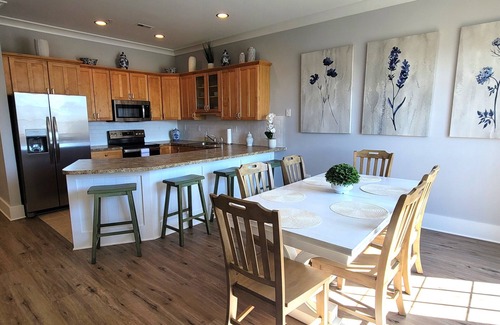 Villages of Five Points Condo | VILLAGES OF FIVE POINTS! COMMUNITY POOL! LINENS INCLUDED!