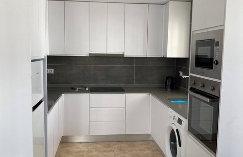 Orihuela Costa Villa | Villamartin Villa with Private Pool. 2 Min walk to Plaza. Lots of outdoor space.