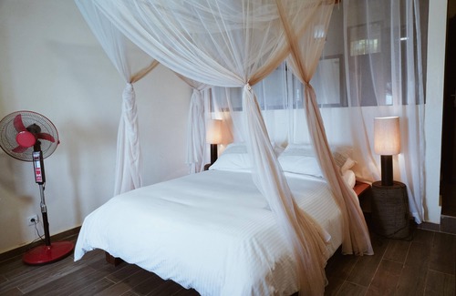 Popenguine Bed & Breakfast | VILLAS BADIENE: Room with direct access to the beach and swimming pool