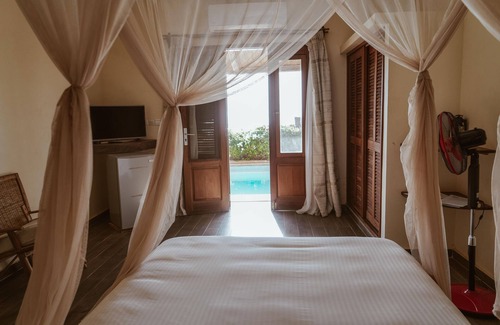 Popenguine Bed & Breakfast | VILLAS BADIENE: Room with direct access to the beach and swimming pool