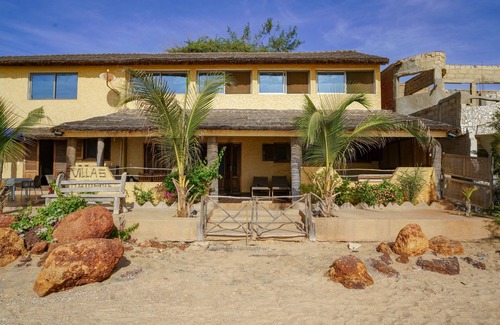 Popenguine Bed & Breakfast | VILLAS BADIENE: Room with direct access to the beach and swimming pool