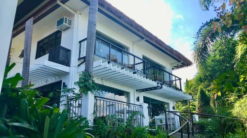 Mataas Na Kahoy Villa | Villas by Eco Hotels