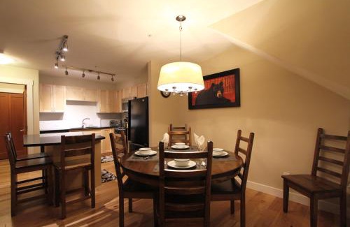 Blackcomb Apartment | Villas Snowberry by Whistler Retreats