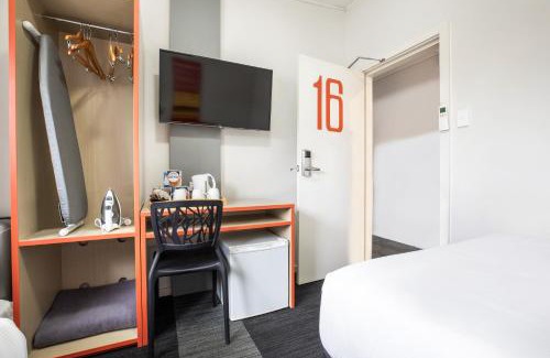 Villawood Hotel | Villawood Hotel