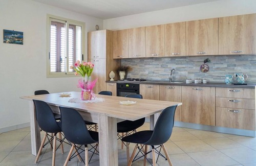 Cava dʼAliga Villa | Villetta Bianca - Three Bedroom Villa, Sleeps 8