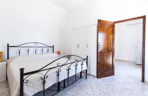 Torre Lapillo House | Villetta Giovy by BarbarHouse