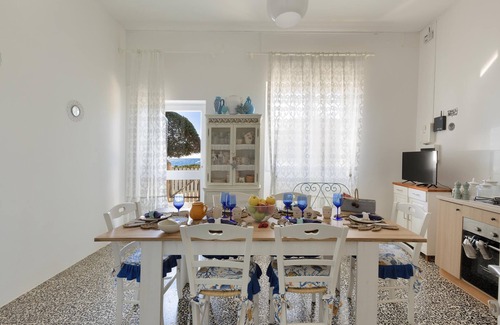Posto Rosso House | Villetta White by BarbarHouse