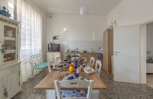 Posto Rosso House | Villetta White by BarbarHouse