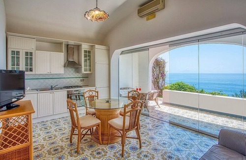 Conca dei Marini House | Villino Cara: A welcoming townhouse which faces the sun and the sea, with Free WI-FI.