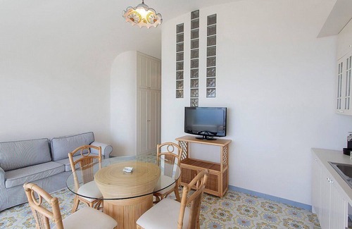Conca dei Marini House | Villino Cara: A welcoming townhouse which faces the sun and the sea, with Free WI-FI.