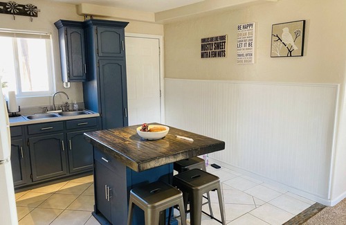 Palisade House | Vineland Bungalow