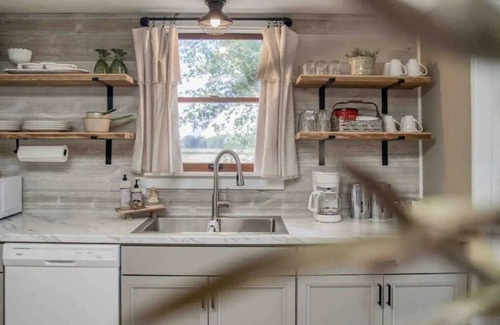 St. James House | Vineyard Ridge Farmhousen