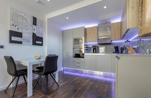 Gare Apartment | Vinicia PENT. Penthouse Apartment