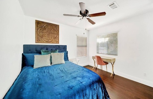 Murrieta House | Vino Villa Large home Sleeps 10! Large Salt water pool/spa