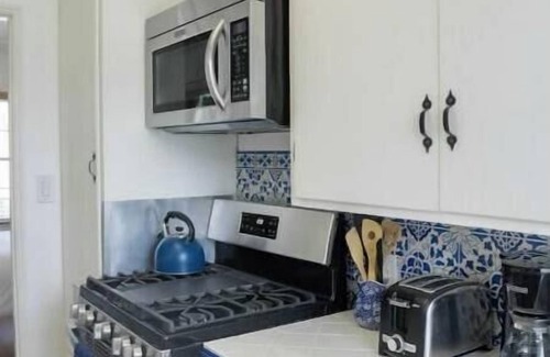 Wilshire Montana Apartment | Vintage and Cozy Studio in Santa Monica - E