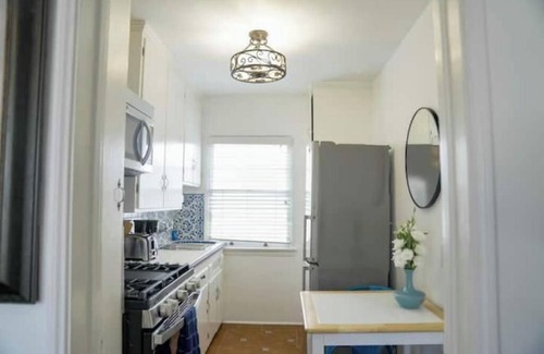 Wilshire Montana Apartment | Vintage and Cozy Studio in Santa Monica - E