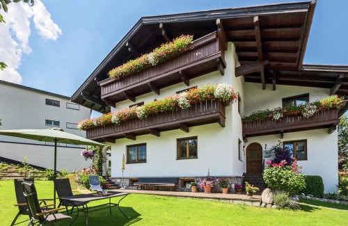 Kapfing Apartment | Vintage Apartment in Fügen near Ski Area