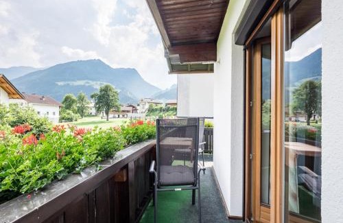 Kapfing Apartment | Vintage Apartment in Fügen near Ski Area