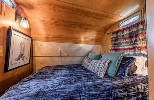 Spicewood House | Vintage Camper Amazingly Equipped Great for a Unique Getaway in Texas