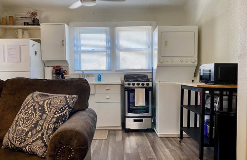 Roswell Cottage | Vintage Charm Meets Modern Comfort~Pet Friendly