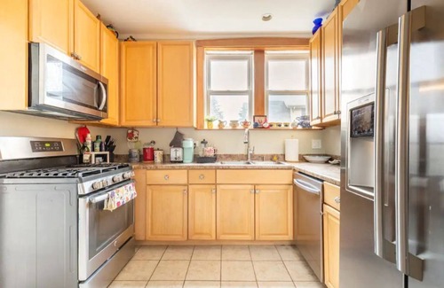 West Ridge Apartment | Vintage Chicago Gem: The Rockwell Retreatn