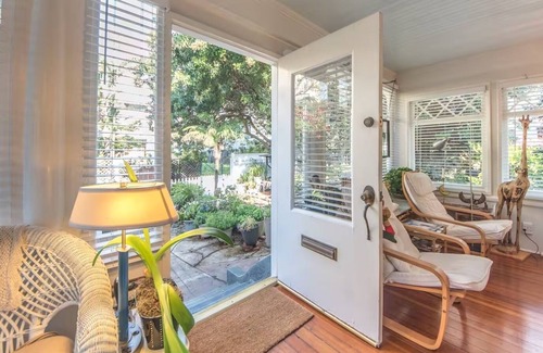 Ocean Park Cottage | Vintage Cottage steps from Venice Beach