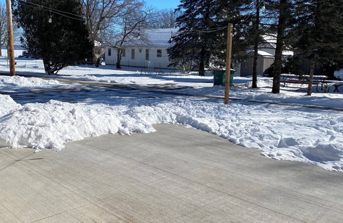 Fond du Lac House | Vintage Cottage Style 2-bedroom house with a lake view!