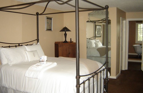Newark Bed & Breakfast | Vintage Gardens Bed & Breakfast
