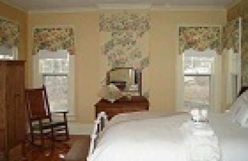 Newark Bed & Breakfast | Vintage Gardens Bed & Breakfast