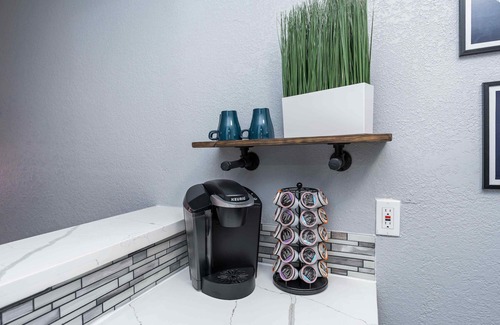 South Central Houston Apartment | Vintage Getaway/Downtown Charm/Medical Center, UH, TSU, Toyota Center, NRG