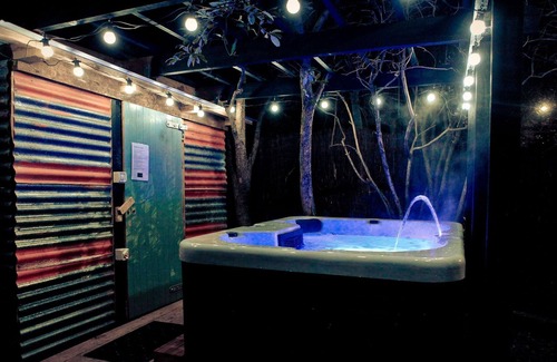 Whanganui Villa | VINTAGE HEYDAY - PVT SPA- FREE BIKE HIRE 1bd Retro Style, Pets by negotiation