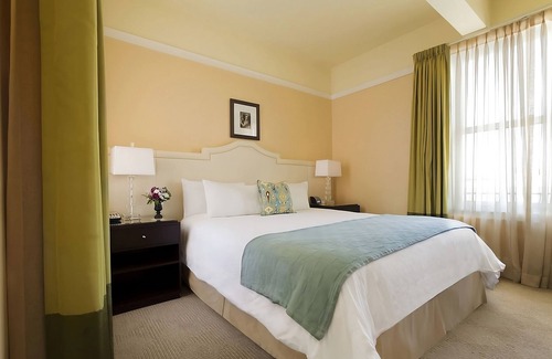 Goose Hollow Hotel | Vintage Hotel near Rose Garden, Forest Park, and Mansion! with Parking!