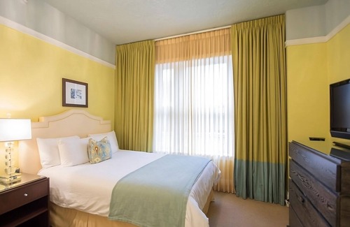 Goose Hollow Hotel | Vintage Hotel near Rose Garden, Forest Park, and Mansion! with Parking!