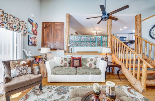 Larkspur Cottage | Vintage Larkspur Farmhouse w/Yard & Gas Grill!