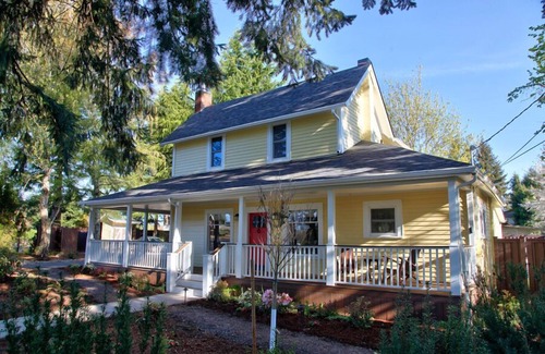 McMinnville House | Vintage Luxury Retreat