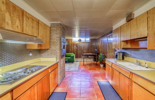 Bel Aire House | Vintage Luxury W/Spa, Huge Yard Near Red Rocks and City