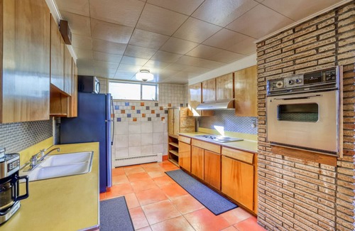 Bel Aire House | Vintage Luxury W/Spa, Huge Yard Near Red Rocks and City
